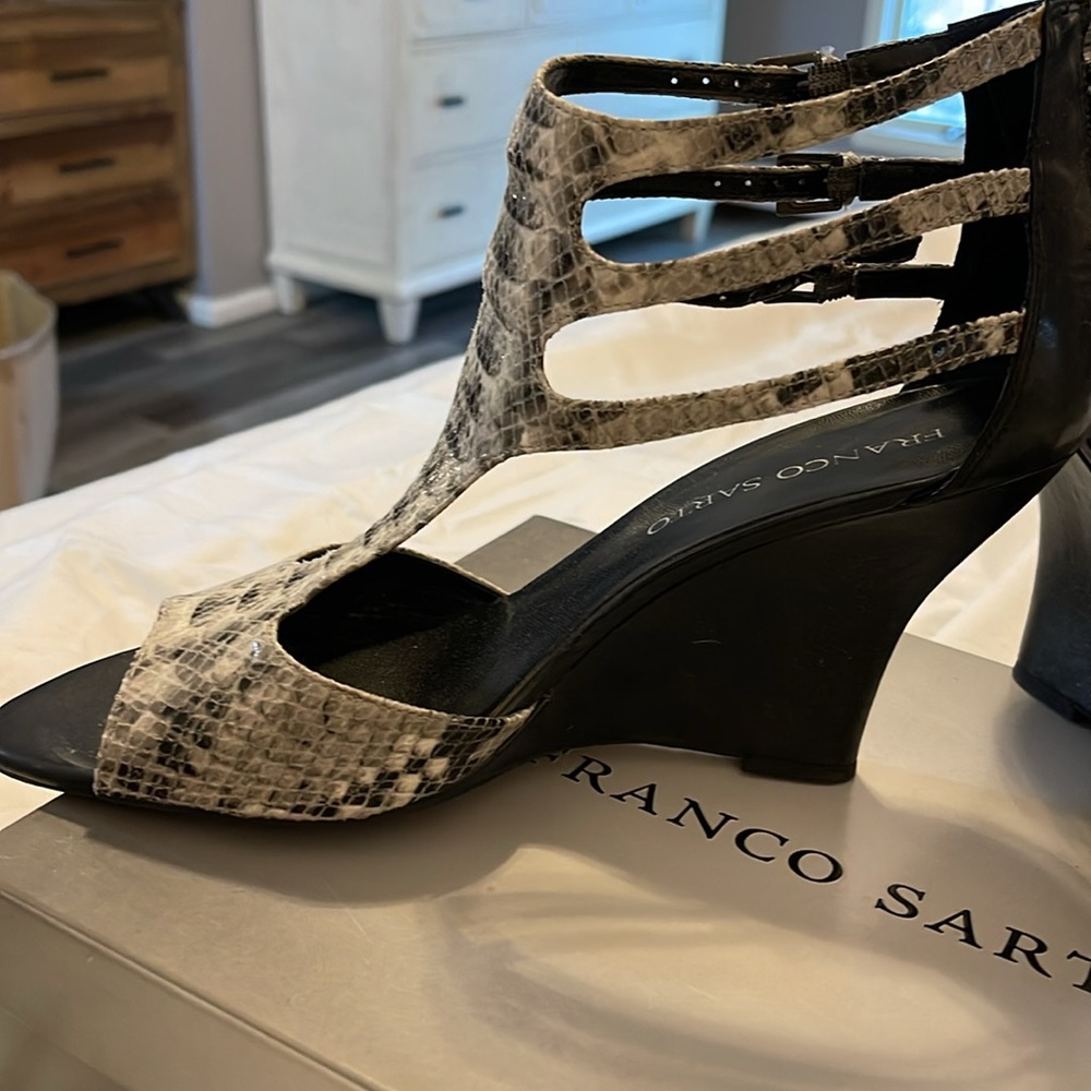 Franco Sarto black gray textured wedge sandals - Picture 4 of 7